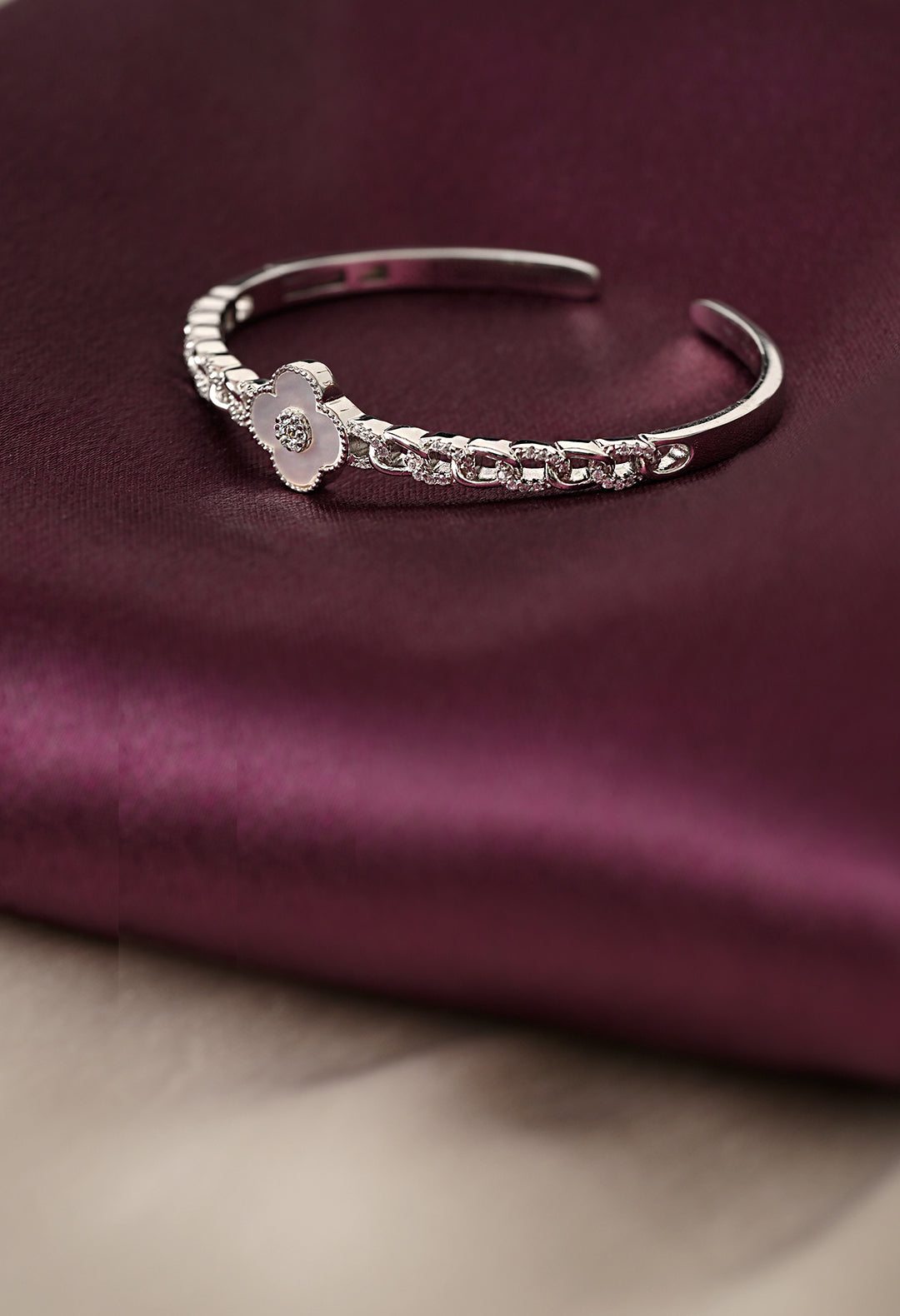 Flora cuff