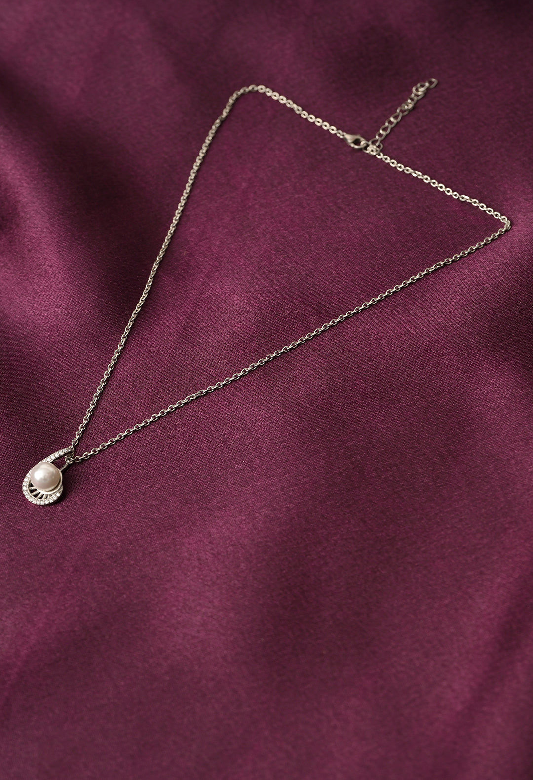 Chain necklace with pearl musical note