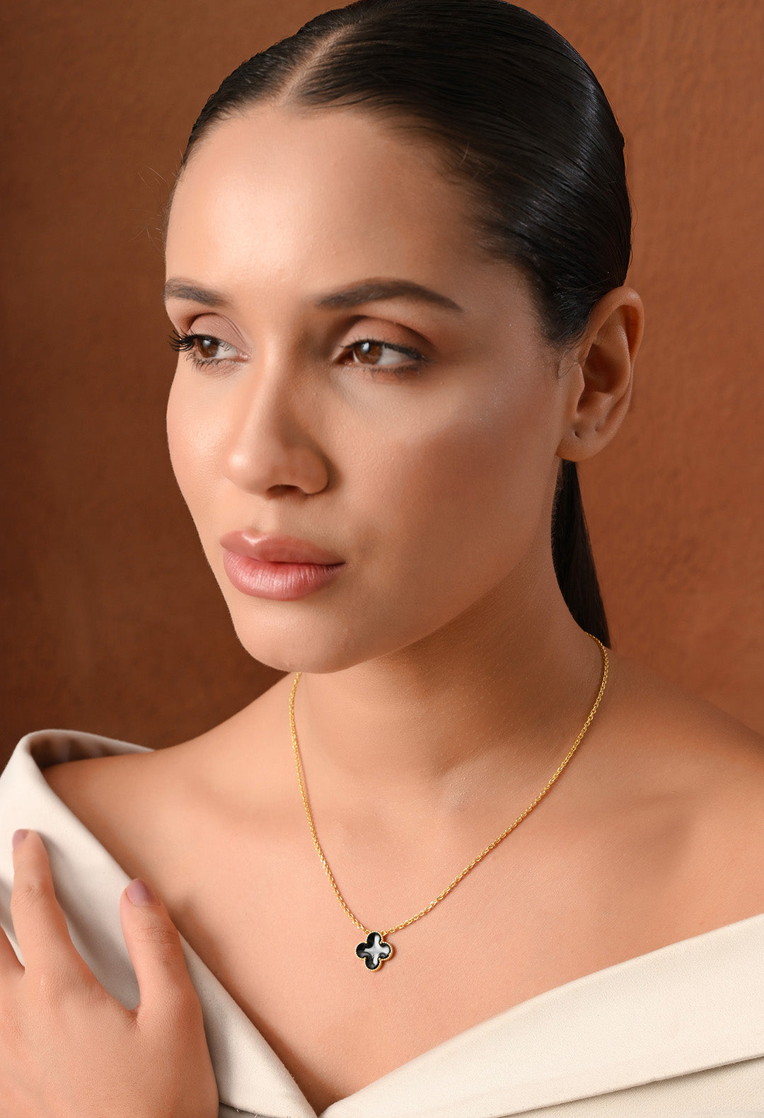 Necklace With Onyx Clover