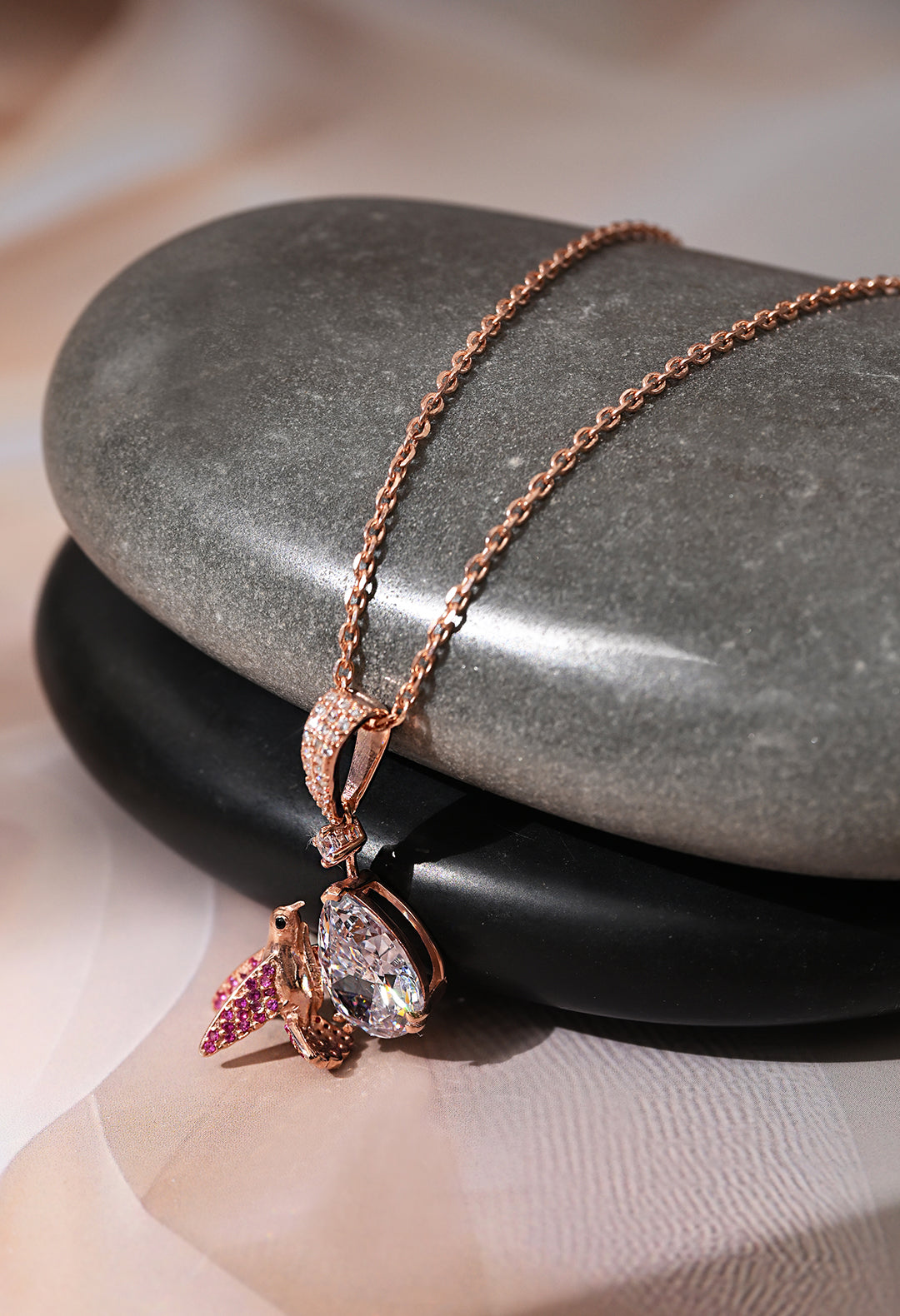 Chain necklace with bird and solitaire
