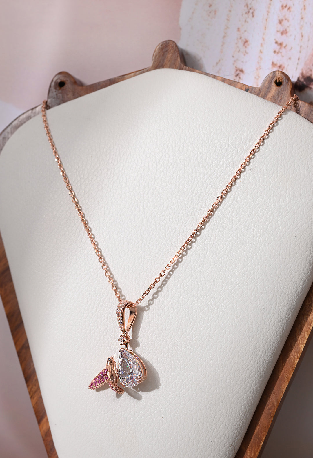Chain necklace with bird and solitaire